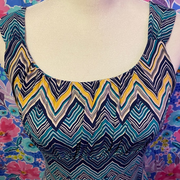 💕3 for $20 💕 Zigzag pattern blouse - Picture 3 of 5